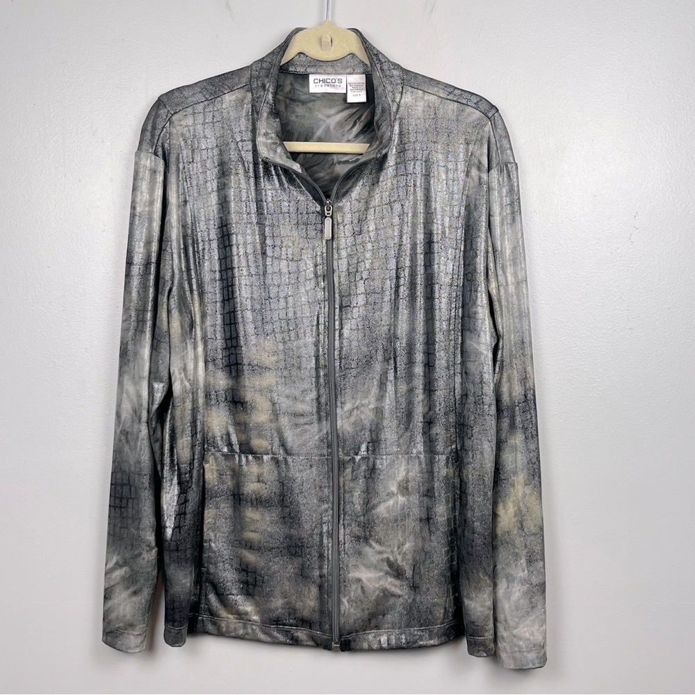 Chico’s Travelers shimmery gray & cream reptile pattern zip up jacket, XL.